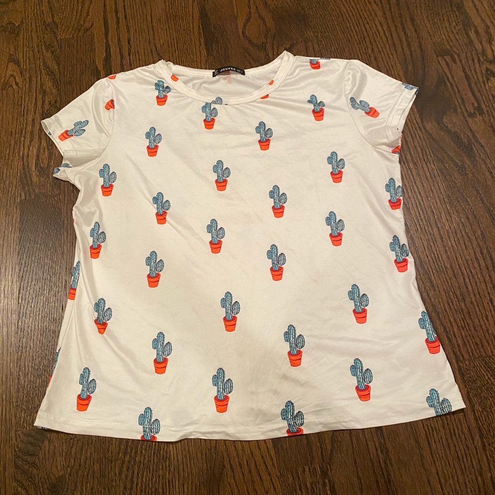 Women’s/girls’ cactus shirt. Size women’s small.